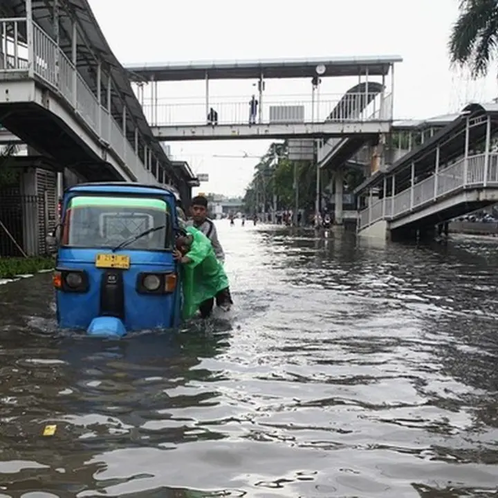Banjir Meluas di Jakarta: 57 RT dan 39 Jalan Tergenang Akibat Hujan Tinggi