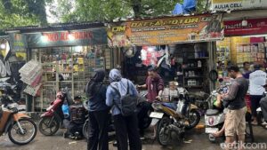 Banjir Jakarta Utara: Tukang Bengkel Raup Untung, Keluhan Umum Masuknya Air ke Mesin