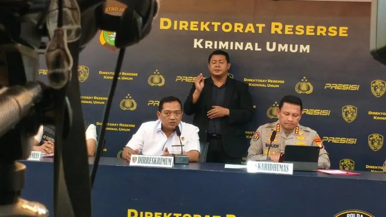 Dirkrimum Polda Metro Jaya Kombes Iman Imanudin (kiri) Dan Kabid Humas Polda Metro Jaya Kombes Budi Hermanto (kanan) (kurniawan Fadillah/detikcom)