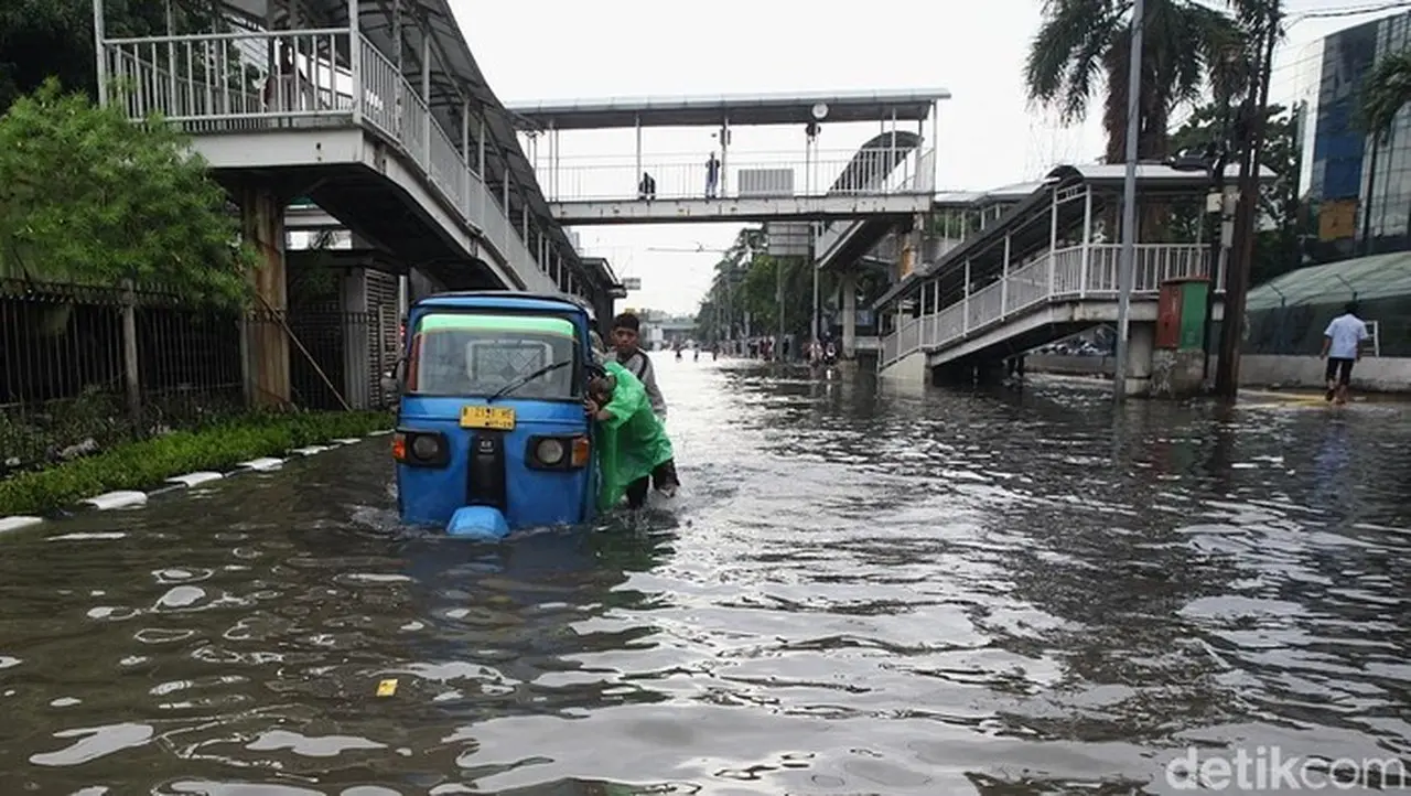 Banjir Di Kawasan Mangga Dua. (ari Saputra/detikfoto)