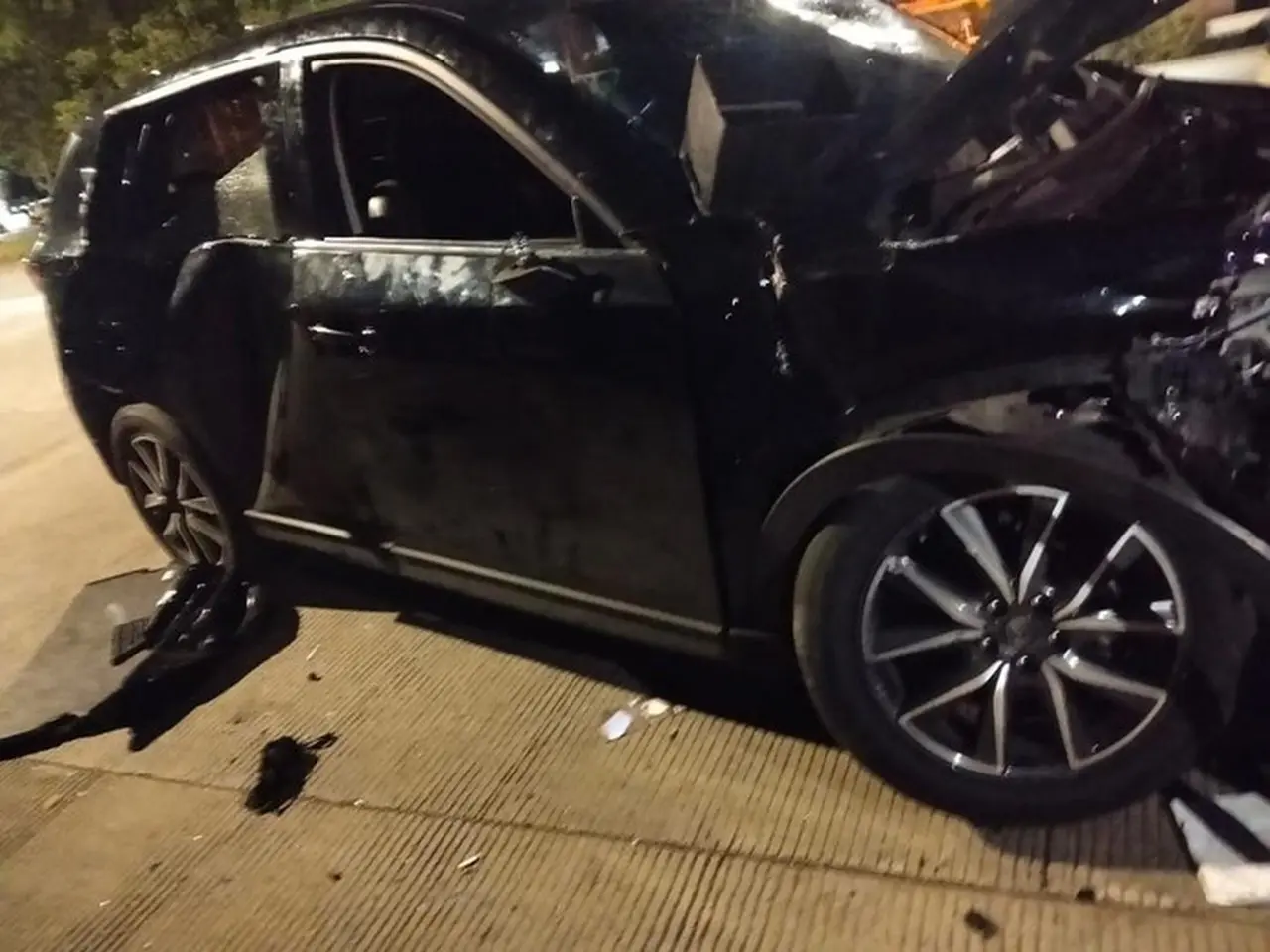 Mobil Tertemper Kereta Di Jakut Usai Melakukan Tabrak Lari Di Tambora, Jakbar. Polisi Menjelaskan, Ada Korban Tewas Dalam Insiden Kecelakaan Di Tambora. (dok Istimewa)