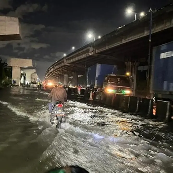 Banjir Landa Jalan RE Martadinata Ancol, Pemotor Terpaksa Putar Balik Malam Ini