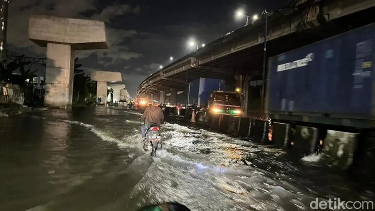 Foto: Banjir Di Jalan Re Martadinata, Ancol, Jakarta Utara. (anggi/detikcom)