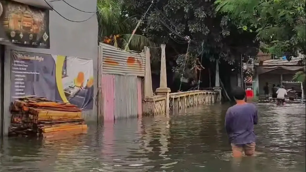 Foto: Banjir Di Wilayah Jalan Raya Prepedan, Kalideres, Jakarta Barat Mulai Surut (dok Pribadi/aldy)