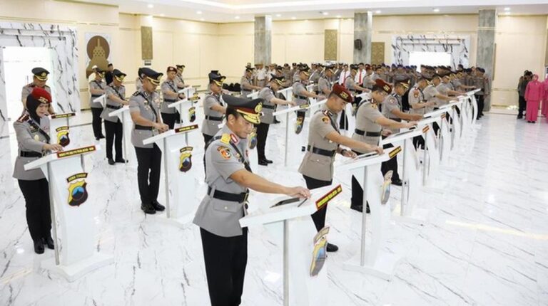 Mutasi 13 Kapolres di Jawa Tengah, Kapolda Tekankan Pembinaan Karier dan Adaptasi Mutasi 13 Kapolres di Jawa Tengah, Kapolda Tekankan Pembinaan Karier dan Adaptasi