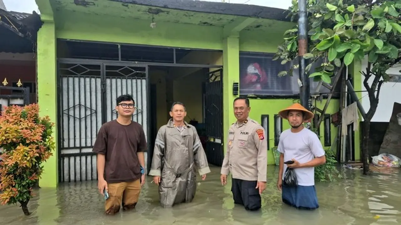 Polres Serang Dirikan Dapur Umum Bagi Warga Terdampak Banjir Di Serang (foto: Dok. Istimewa)