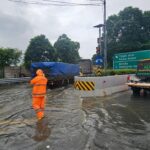 Genangan Tol Sedyatmo Arah Bandara Soetta Belum Surut Akibat Luapan Kali Prancis