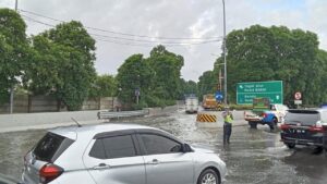 Genangan Air Masih Hambat Lalu Lintas Tol Sedyatmo Arah Bandara Soekarno-Hatta Pagi Ini