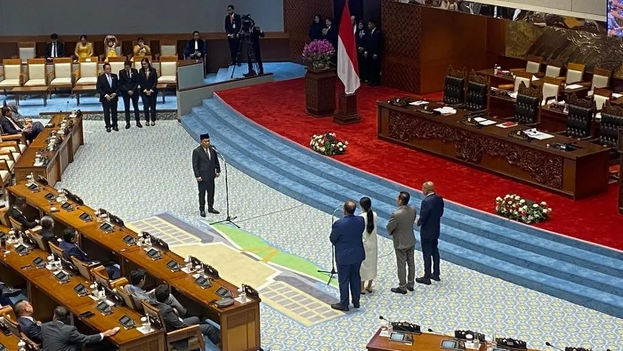 Foto: Pelantikan Anggota Dpr Bias Layar (dwi/detikcom)