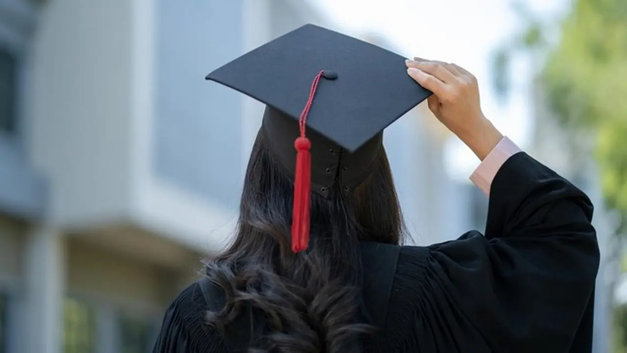 Ilustrasi Mahasiswa (foto: Getty Images/istockphoto/phira Phonruewiangphing)