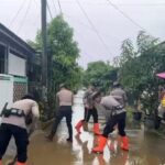 Banjir Parungpanjang Bogor Surut, Polisi Turun Tangan Bersihkan Sisa Lumpur