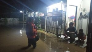 Kali Cimanceri Meluap, Permukiman Warga Bogor Terendam Banjir Setinggi 60 Cm
