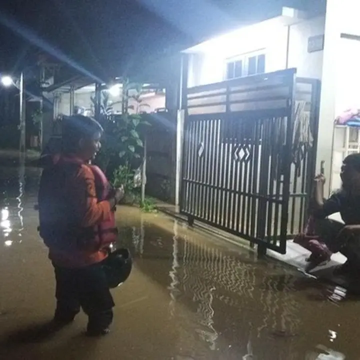 Kali Cimanceri Meluap, Permukiman Warga Bogor Terendam Banjir Setinggi 60 Cm
