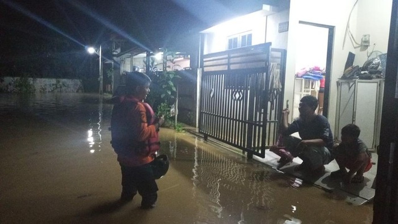 Kali Cimanceri Meluap, Permukiman Warga Bogor Terendam Banjir Setinggi 60 Cm