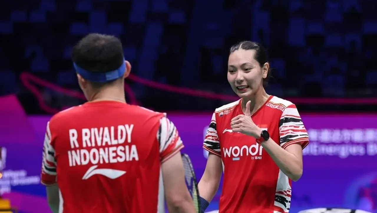Gloria Emanuelle Widjaja Berpasangan Dengan Pebulutangkis Singapura. (foto: Dok Pbsi)