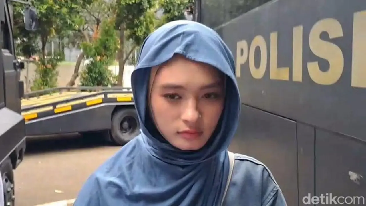 Inara Rusli Di Polda Metro Jaya. Foto: Febri/detikhot