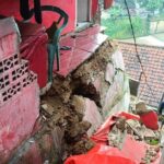 Tebing Pemakaman Longsor di Bogor Akibat Hujan Deras, Aliran Sungai Cikaret Tertutup