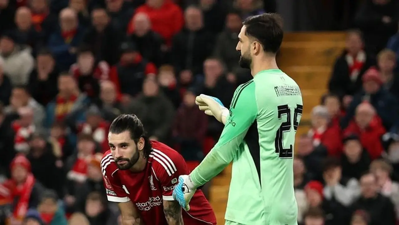 Dominik Szoboszlai Bikin Blunder Saat Liverpool Kalahkan Barnsley. (reuters/phil Noble)