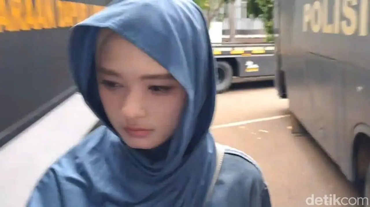 Inara Rusli Di Polda Metro Jaya. Foto: Febri/detikhot