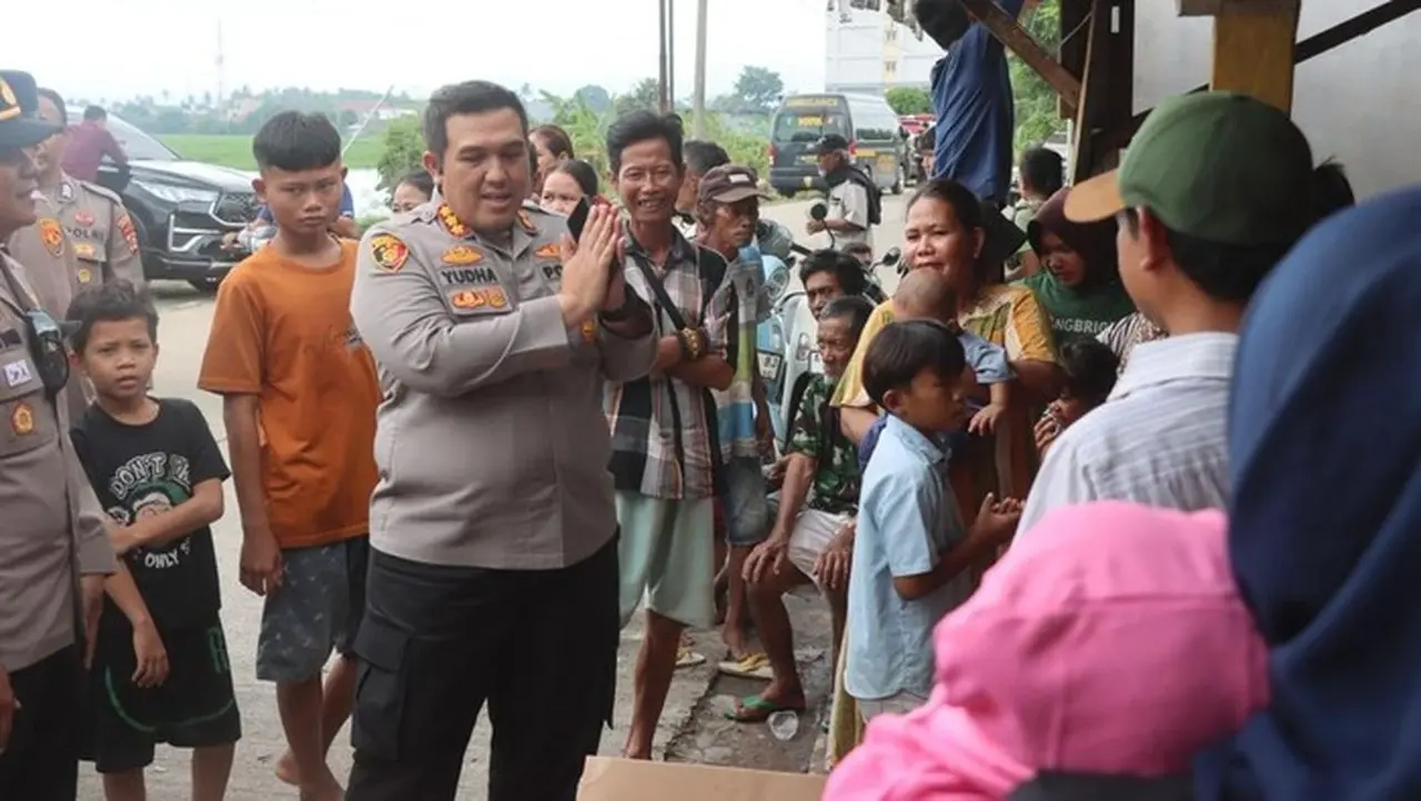 Foto: Polisi Dirikan Posko Kesehatan Bagi Warga Terdampak Banjir Di Serang (dok.istimewa)
