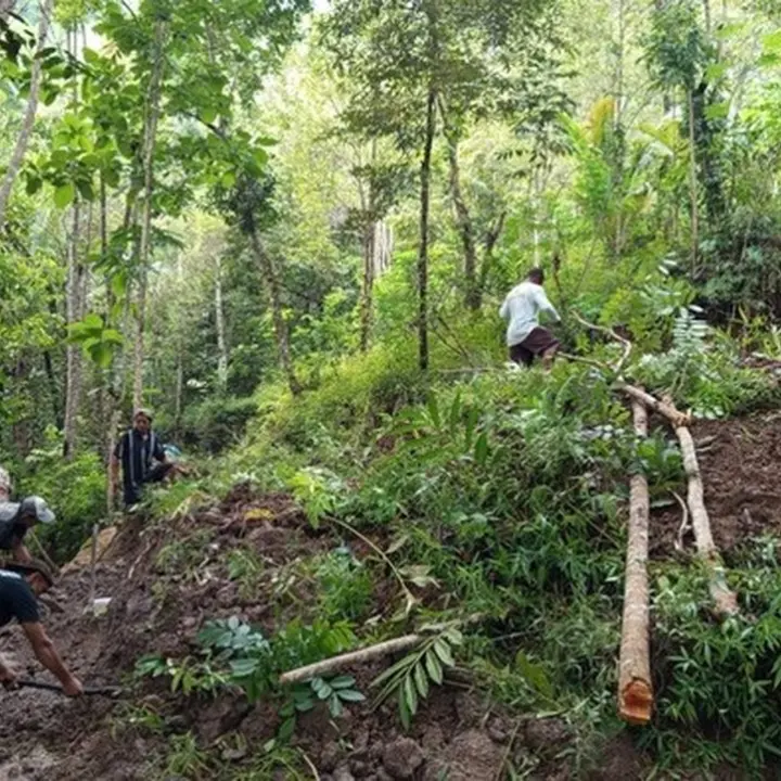 Longsor Perbukitan Menoreh Borobudur, Akses Antardesa Terputus Akibat Hujan Deras
