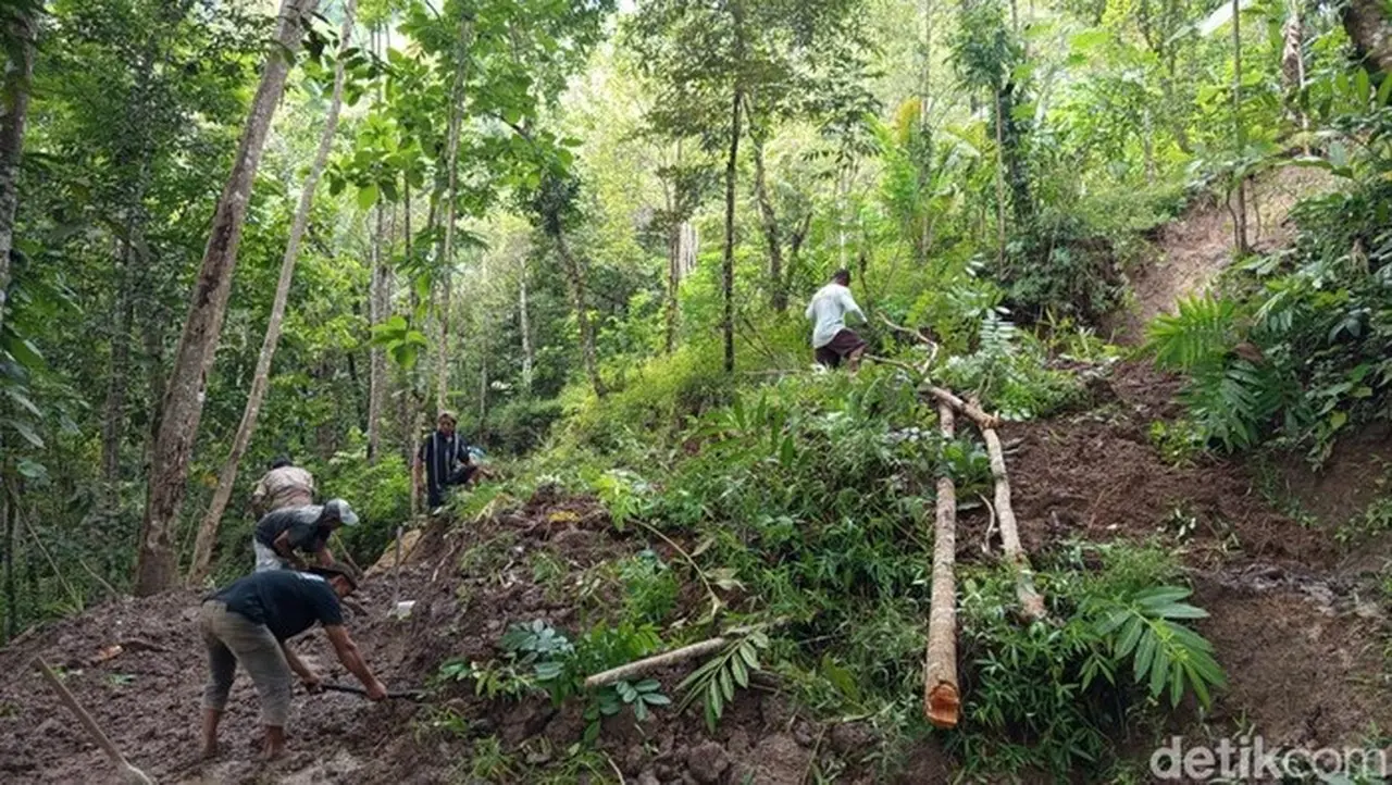 Longsor Di Perbukitan Menoreh, Magelang (eko Susanto/detikjateng)
