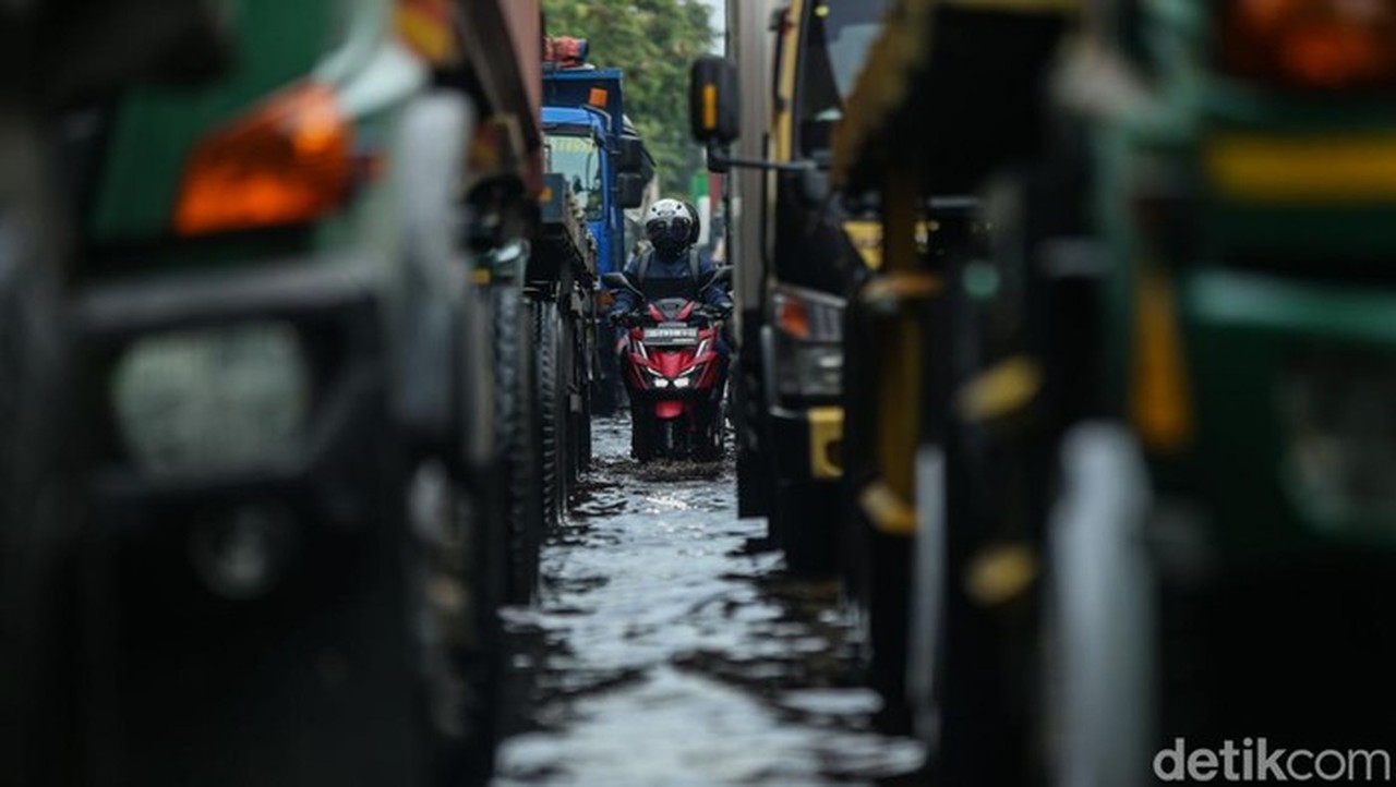 Banjir Landa 4 RT di Jakarta Barat dan Utara, Ketinggian Air Mencapai 30 Cm