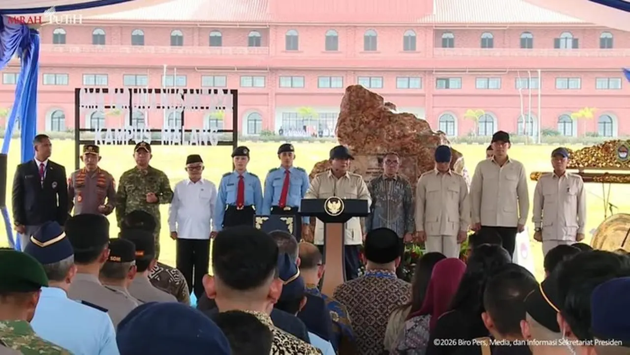 Presiden Prabowo Subianto Bicara Pentingnya Lembaga Pendidikan Semacam Sma Taruna Nusantara. Ia Menyinggung Malaysia Dan Inggris Juga Punya Sekolah Serupa. (dok Youtube Setpres)