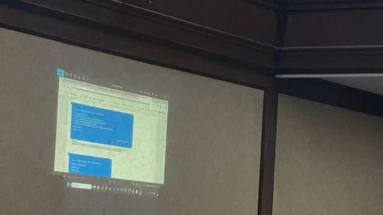 Jaksa Menampilkan Screenshot Chat Group Whatsapp Nadiem Anwar Makarim Sebelum Menjabat Sebagai Mendikbudristek (mulia/detikcom)
