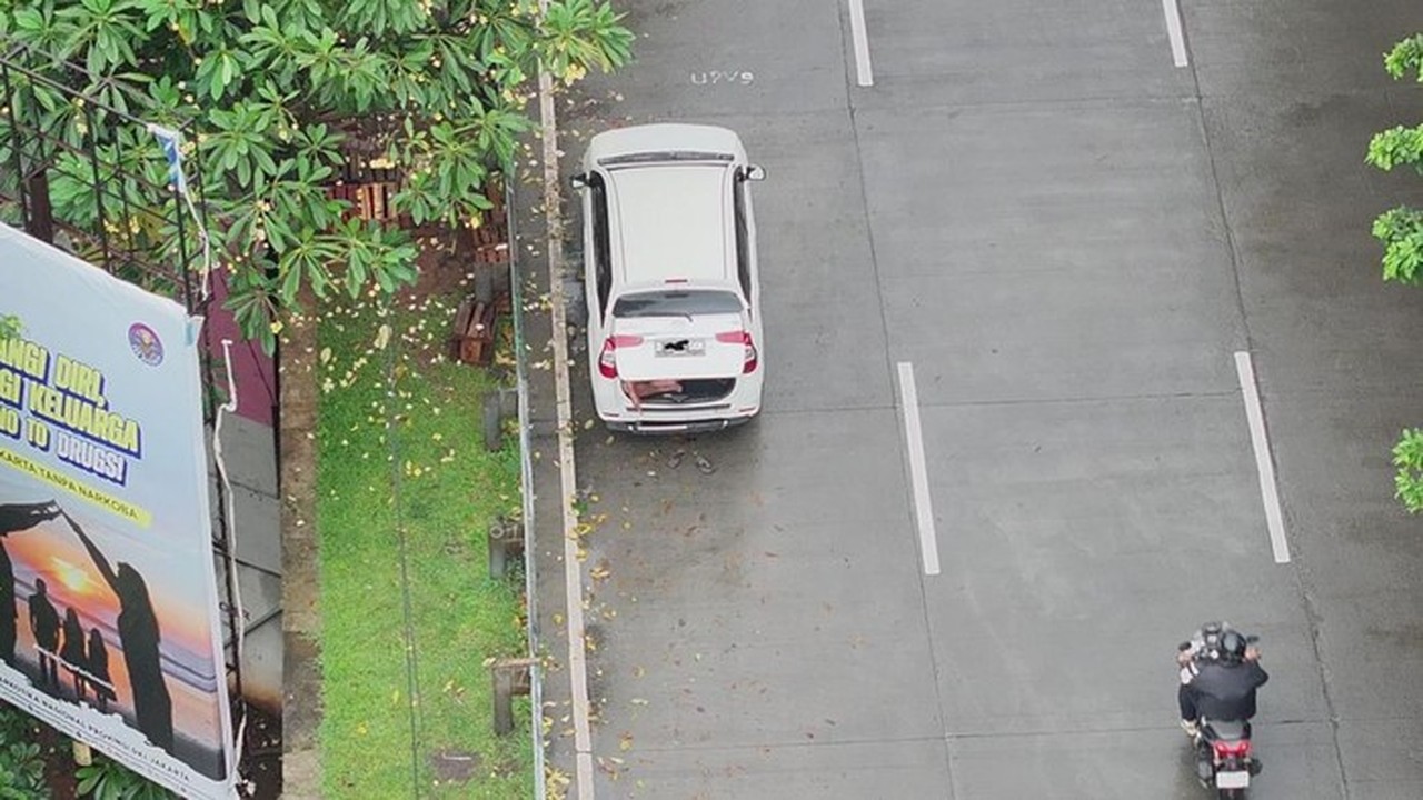 E-TLE Drone Korlantas Polri Tindak 25 Pelanggaran, Fokus pada Kendaraan Berhenti di Bahu Jalan E-TLE Drone Korlantas Polri Tindak 25 Pelanggaran, Fokus pada Kendaraan Berhenti di Bahu Jalan