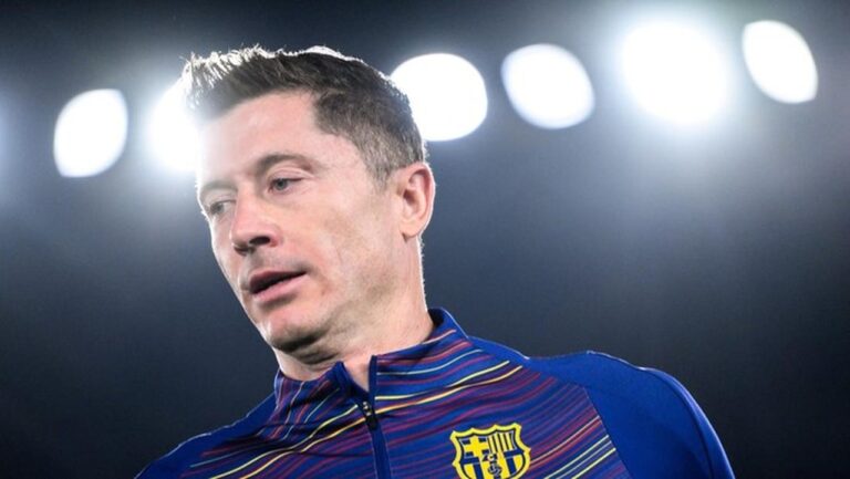 Barcelona Tunda Negosiasi Kontrak Baru Robert Lewandowski, Deco Tunggu Momen Tepat