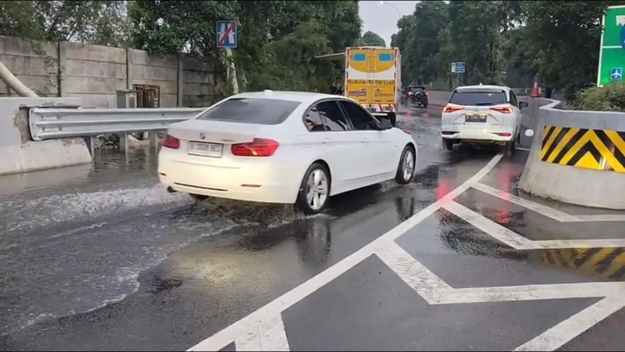 Foto: Genangan Air Di Tol Sedyatmo Arah Bandara Soekarno Hatta (dok Istimewa)