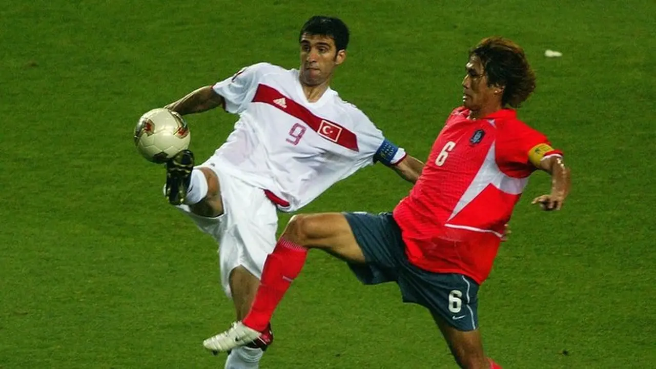 Hakan Sukur Pemain Dengan Gol Tercepat Di Piala Dunia. (foto: Ben Radford/getty Images)