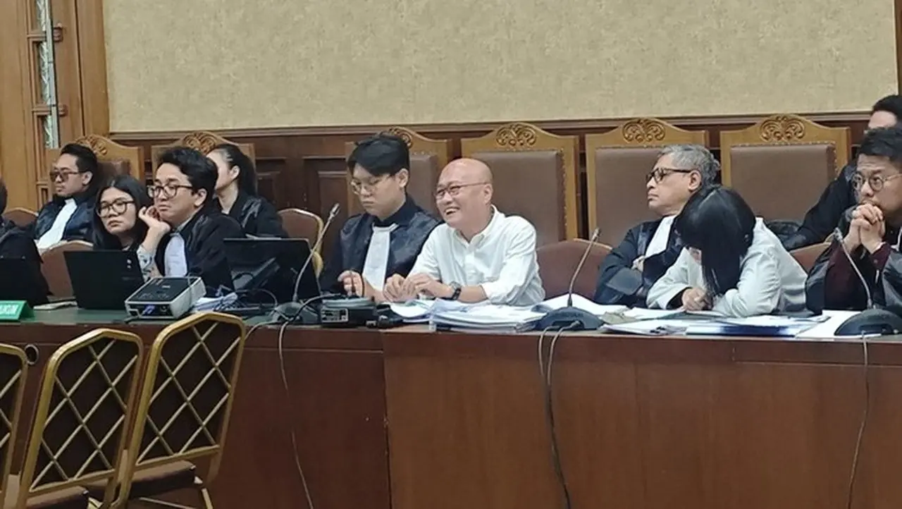Ariyanto (berkemeja Putih). (mulia/detikcom)