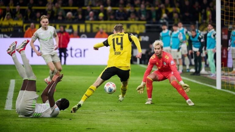 Borussia Dortmund Gasak Werder Bremen 3-0 di Signal Iduna Park Borussia Dortmund Gasak Werder Bremen 3-0 di Signal Iduna Park