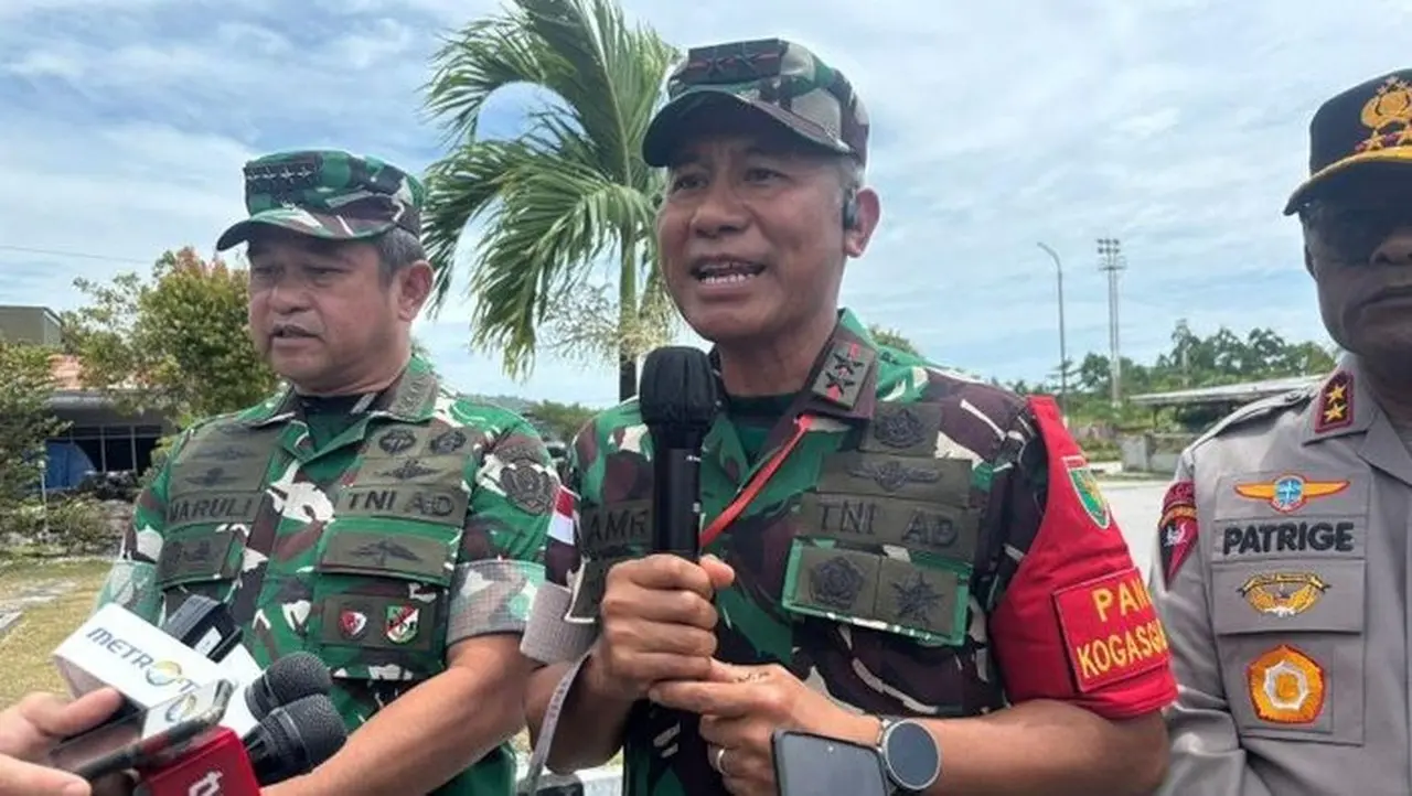 Foto: Komandan Satgas Pengamanan Vvip, Sekaligus Pangdam Xvii Cenderawasih Mayjen Tni Amrin Ibrahim Memberikan Keterangan Di Bandara Frans Kaisiepo, Biak Numfor, Papua, Rabu (14/1/2026). (antara/dokumentasi Pribadi)
