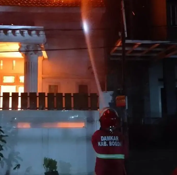 Rumah Dua Lantai di Gunung Putri Bogor Dilalap Api, Diduga Akibat Korsleting Listrik