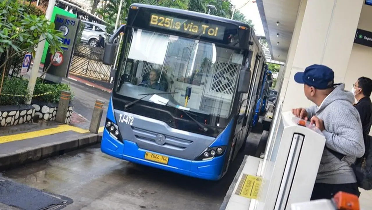 Ilustrasi Bus Transjakarta (foto: Antara Foto/fathul Habib Sholeh)