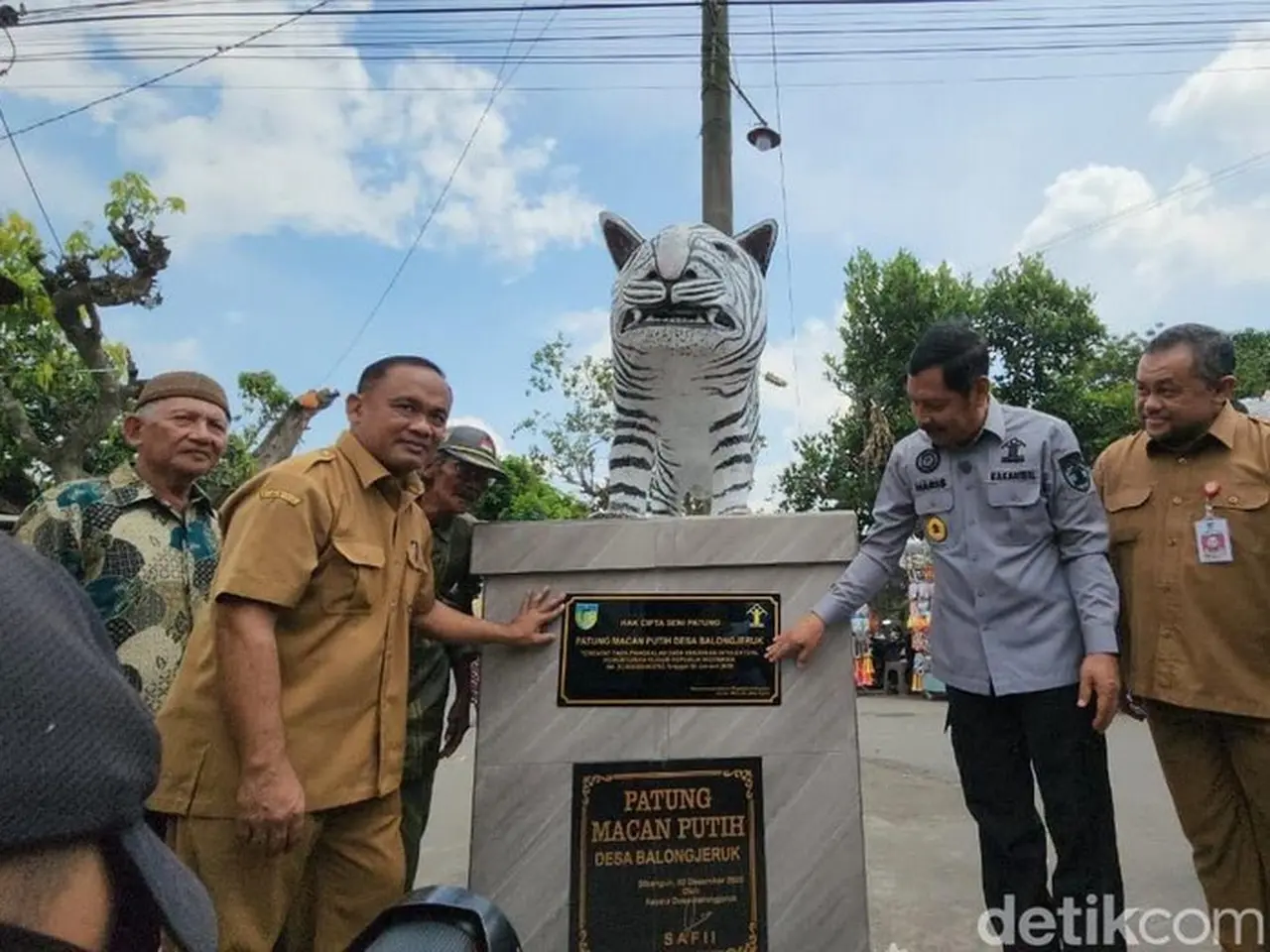 Patung Macan Putih Balongjeruk, Kediri, Kini Resmi Mengantongi Hki. (andhika Dwi/detikjatim)