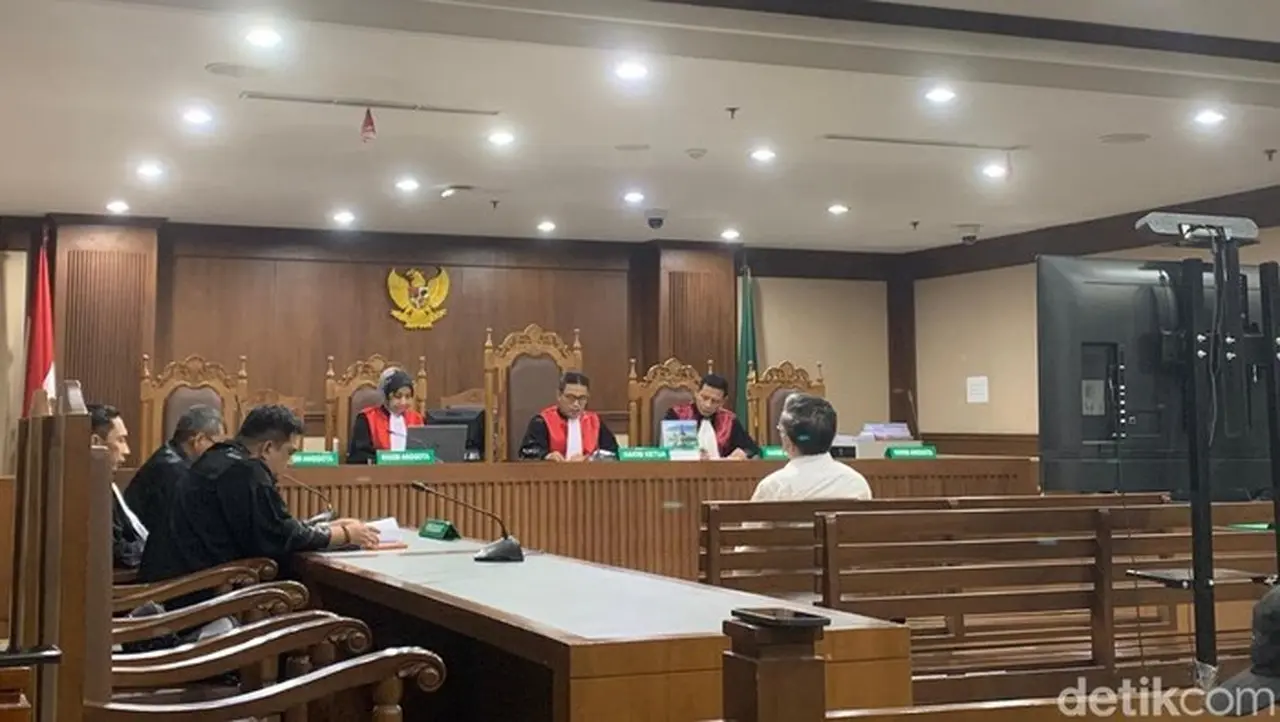 Terdakwa Penyuap Dalam Kasus Suap Pengelolaan Hutan, Djunaidi Nur, Divonis 2 Tahun Dan 4 Bulan Penjara. (mulia/detikcom)