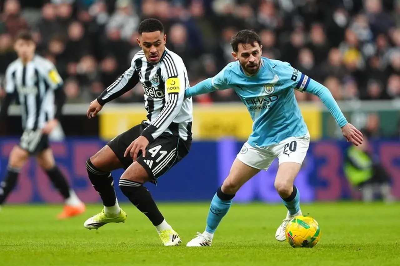 Bernardo Silva (kanan) Tampil Impresif Dalam Kemenangan Man City Di Semifinal Leg I Carabao Cup. (foto: Pa Images Via Getty Images/owen Humphreys Pa Images)