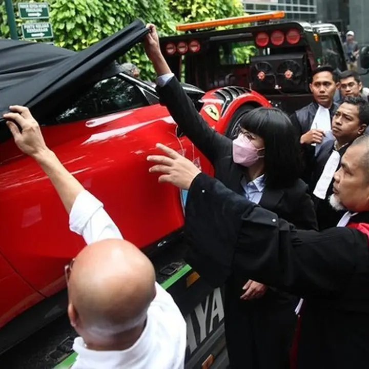 Hakim Sidang Kasus Migor Cek Langsung Ferrari dan Harley-Davidson Sebagai Barang Bukti