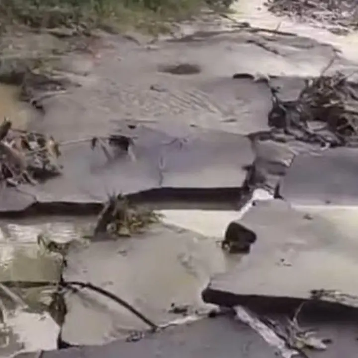 Banjir Lombok: Aspal Jalan Kuta-Selong Belanak Terkelupas, Akses Wisata Terhambat