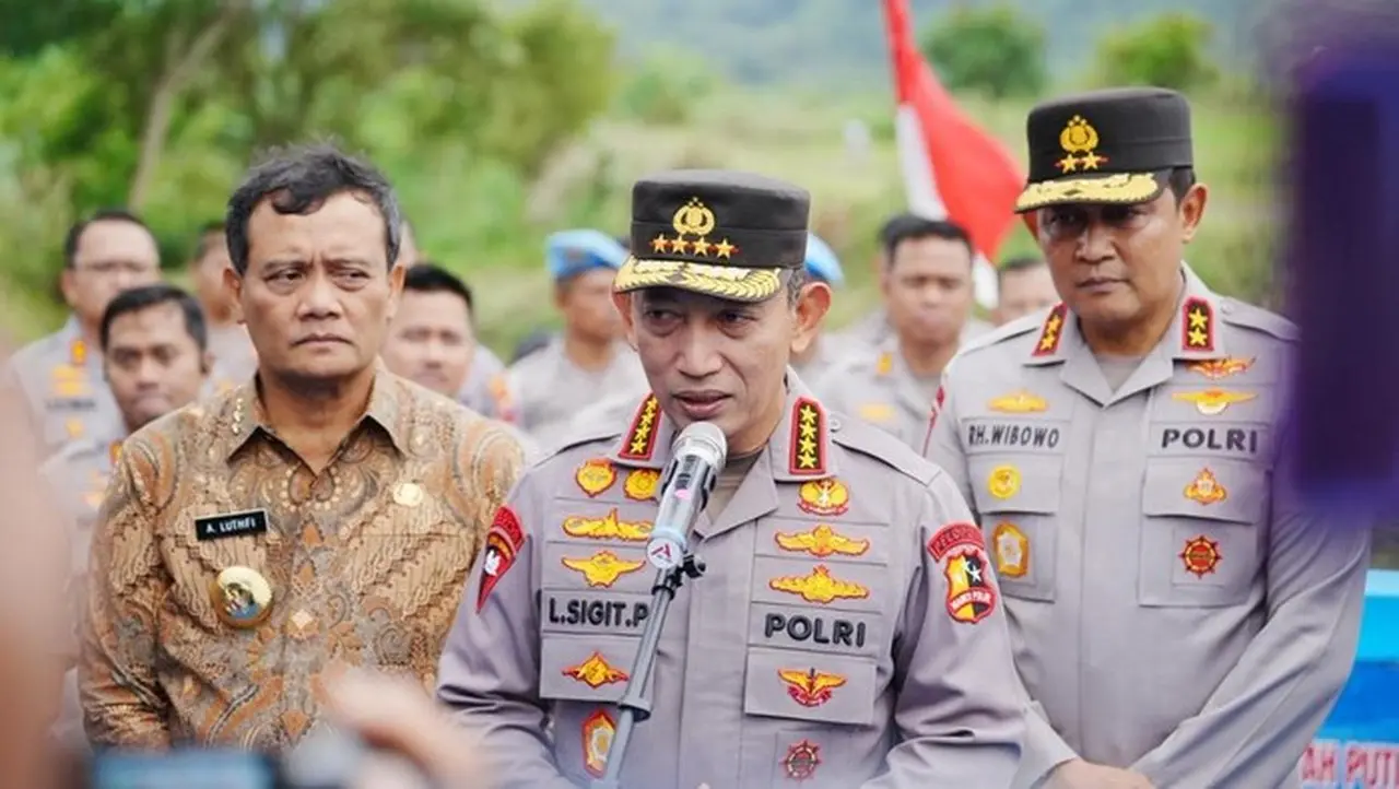 Kapolri Jenderal Listyo Sigit Prabowo Meresmikan 19 Jembatan Merah Putih Presisi Di Wilayah Hukum Polda Jawa Tengah. (foto: Dok. Istimewa)