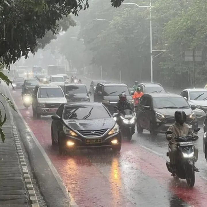 Demo Ojol di Kedubes AS Berakhir, Jalan Medan Merdeka Selatan Kembali Dibuka