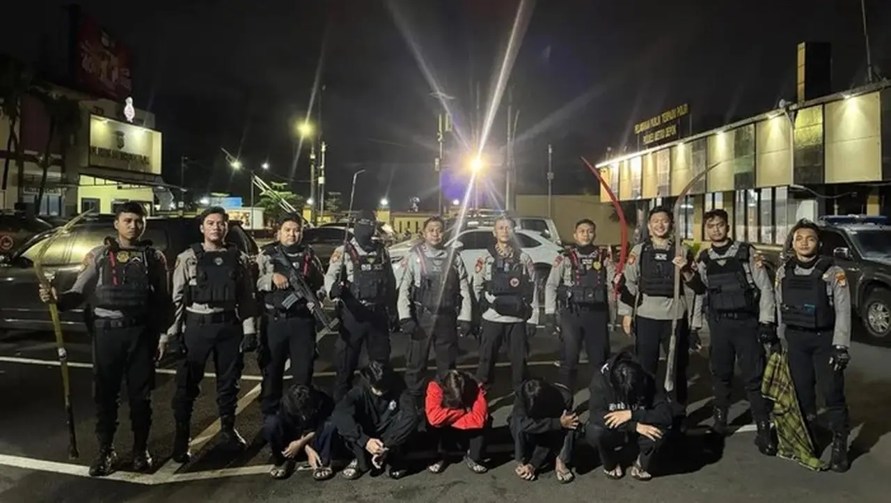 Tim Perintis Presisi Polres Metro Depok Mengamankan Lima Remaja Hendak Tawuran Di Citayam, Depok, Rabu (14/1) Dini Hari. (foto: Dok. Istimewa)