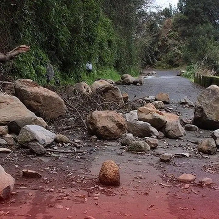 Longsor Terjang Dua Ruas Jalan di Lebak Akibat Hujan Ekstrem, Satu Warung Hancur