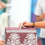 Emak-emak Bekasi Ketahuan Curi Amplop Pernikahan Saat Menyamar Jadi Tamu Undangan