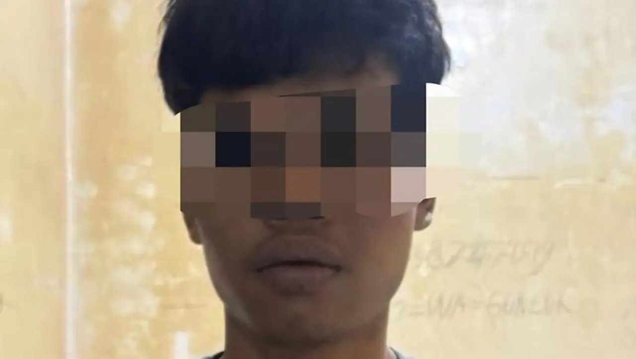Seorang Pria Berinisial Rr (24) Ditangkap Setelah Mencuri Dua Gelang Emas Di Toko Di Pasar Cibinong. (dok. Istimewa)