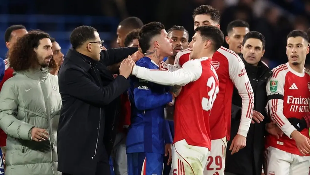 Momen Ribut Ribut Enzo Fernandez Dan Martin Zubimendi Usai Chelsea Vs Arsenal Di Piala Liga Inggris. (foto: Catherine Ivill Ama/getty Images)